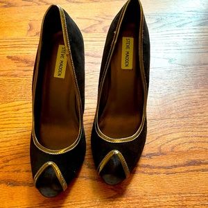 Steve Madden brown suede peep toe heel